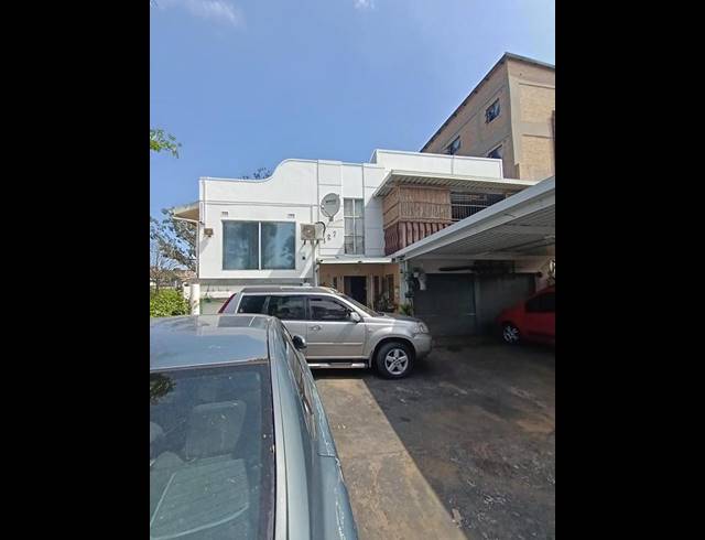 5 BEDROOM HOUSE FOR SALE IN CLARE HILLS